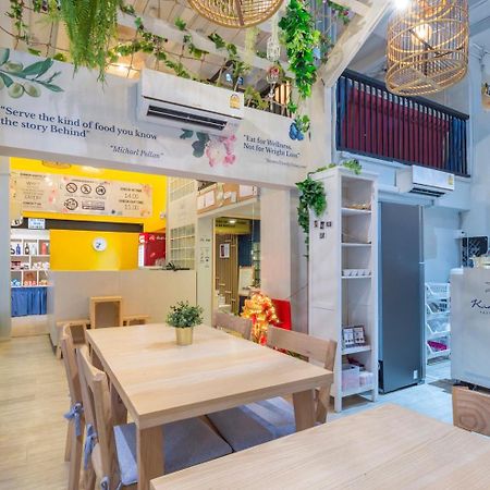 Kinnon Deluxe Hostel Coworking Cafe Бангкок Экстерьер фото