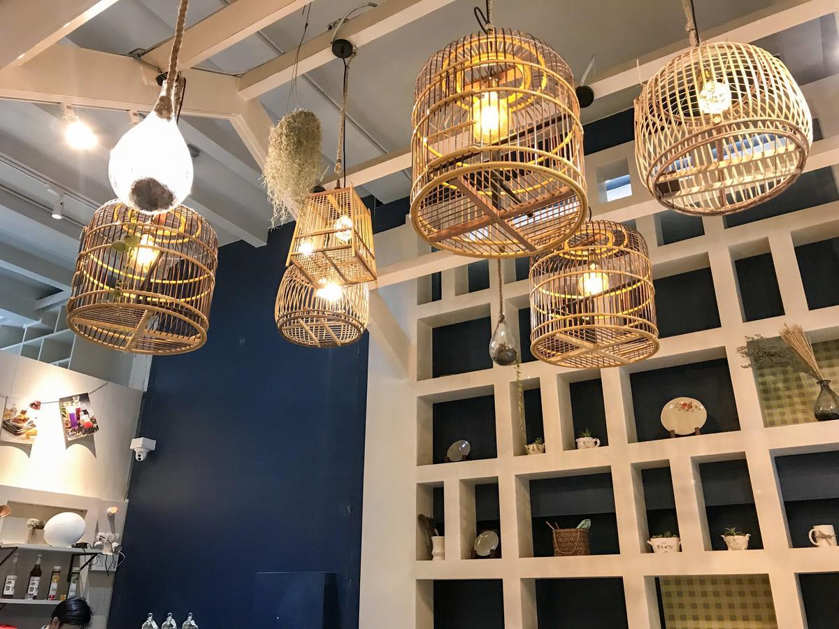Kinnon Deluxe Hostel Coworking Cafe Бангкок Экстерьер фото