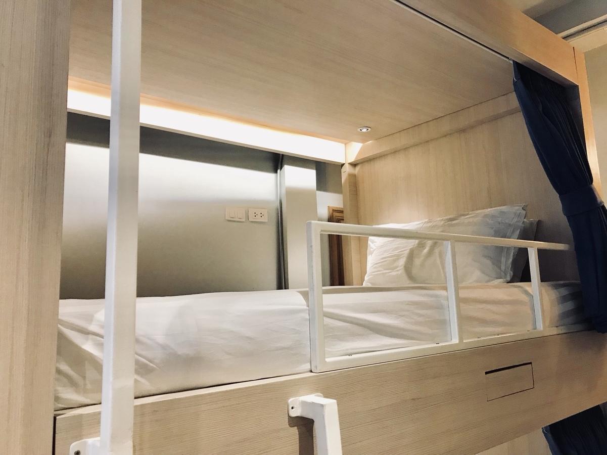 Kinnon Deluxe Hostel Coworking Cafe Бангкок Экстерьер фото