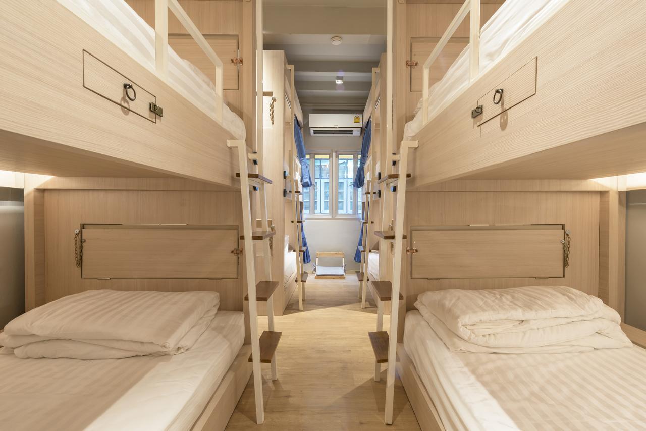 Kinnon Deluxe Hostel Coworking Cafe Бангкок Экстерьер фото