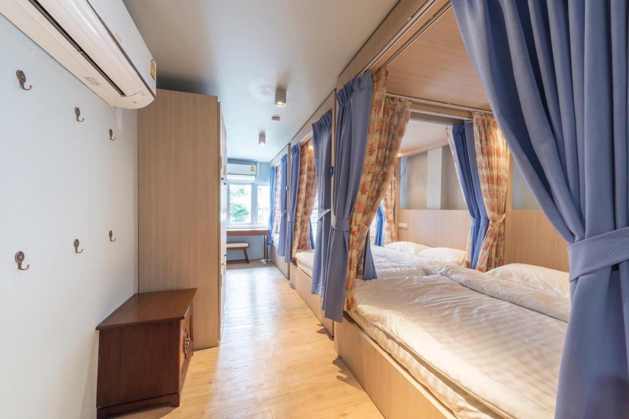 Kinnon Deluxe Hostel Coworking Cafe Бангкок Экстерьер фото
