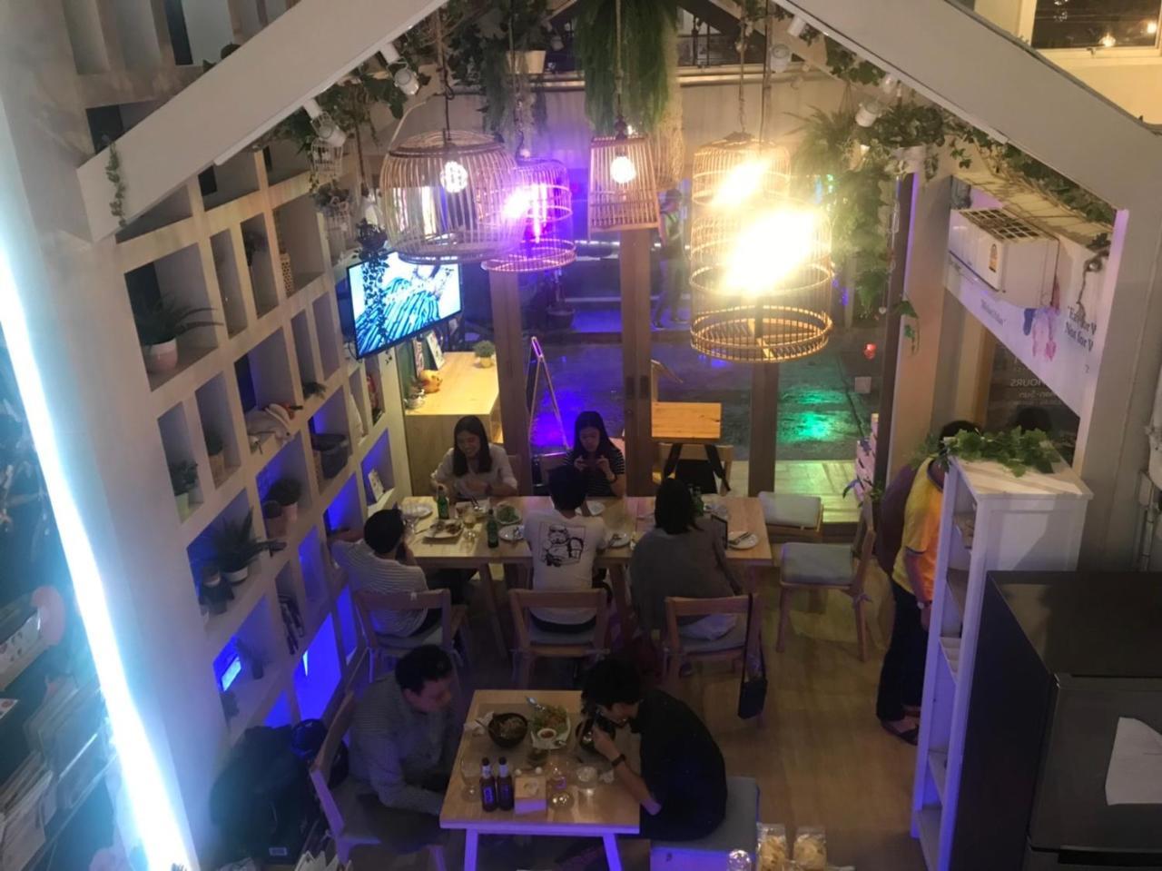 Kinnon Deluxe Hostel Coworking Cafe Бангкок Экстерьер фото