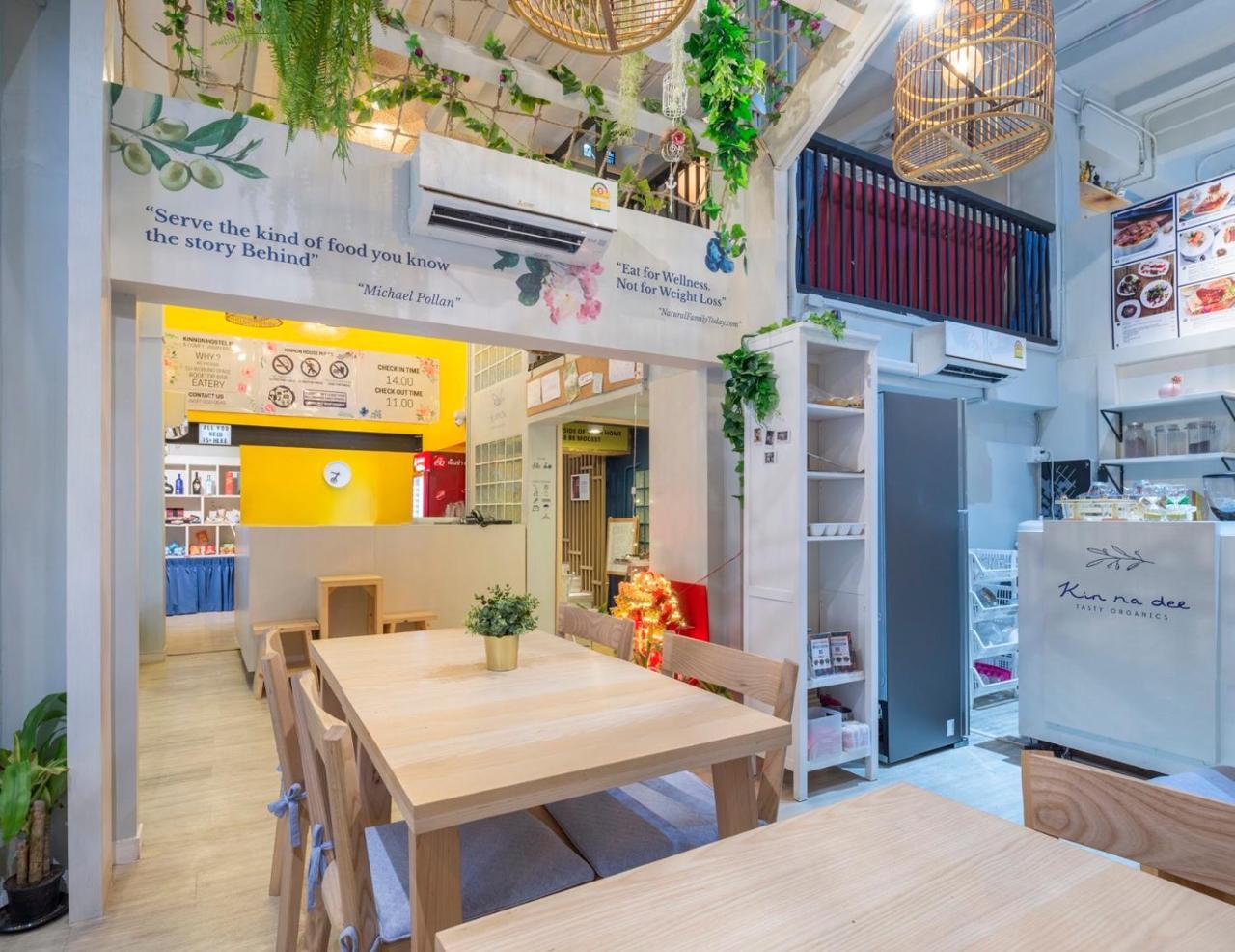Kinnon Deluxe Hostel Coworking Cafe Бангкок Экстерьер фото