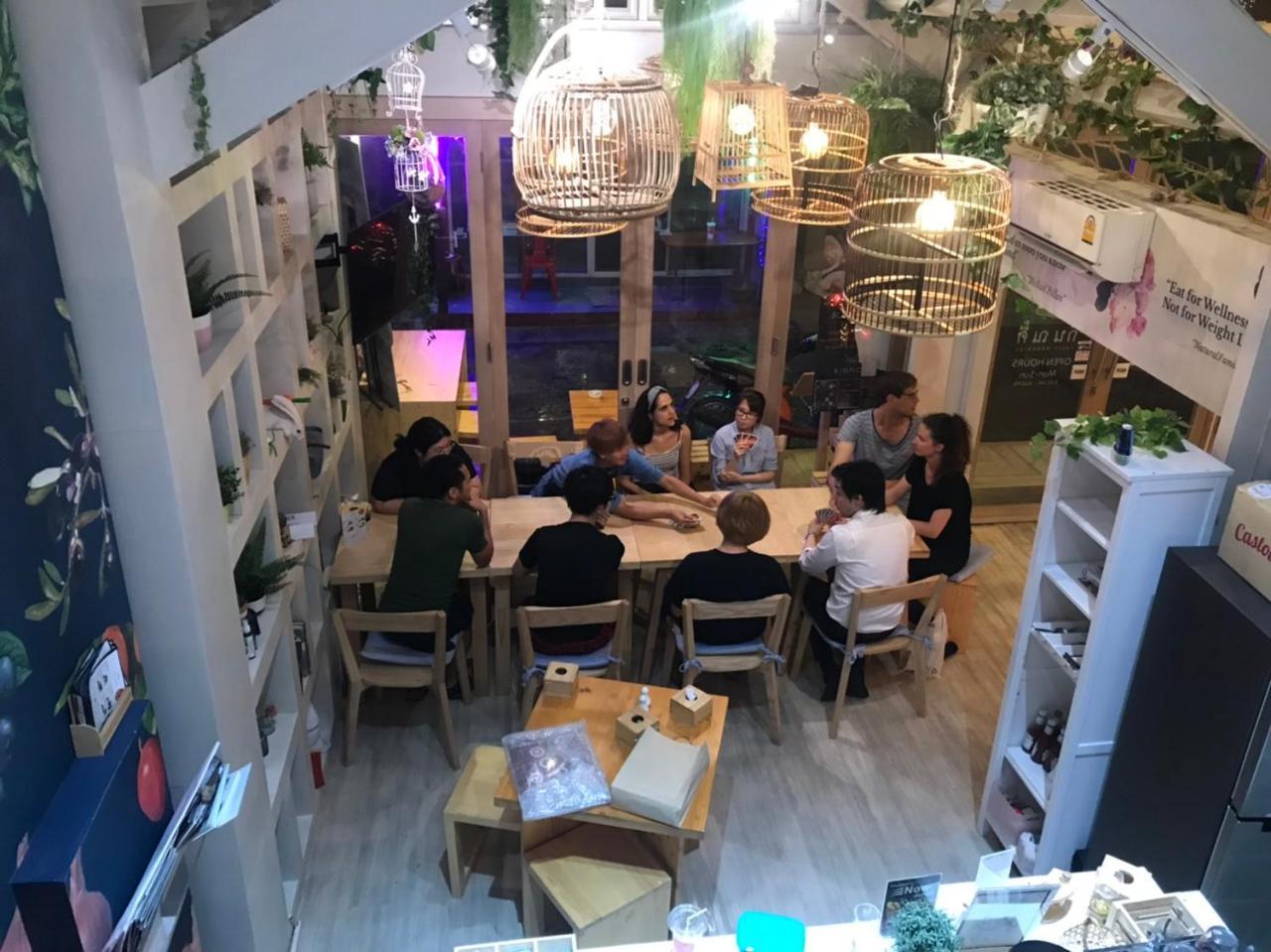 Kinnon Deluxe Hostel Coworking Cafe Бангкок Экстерьер фото