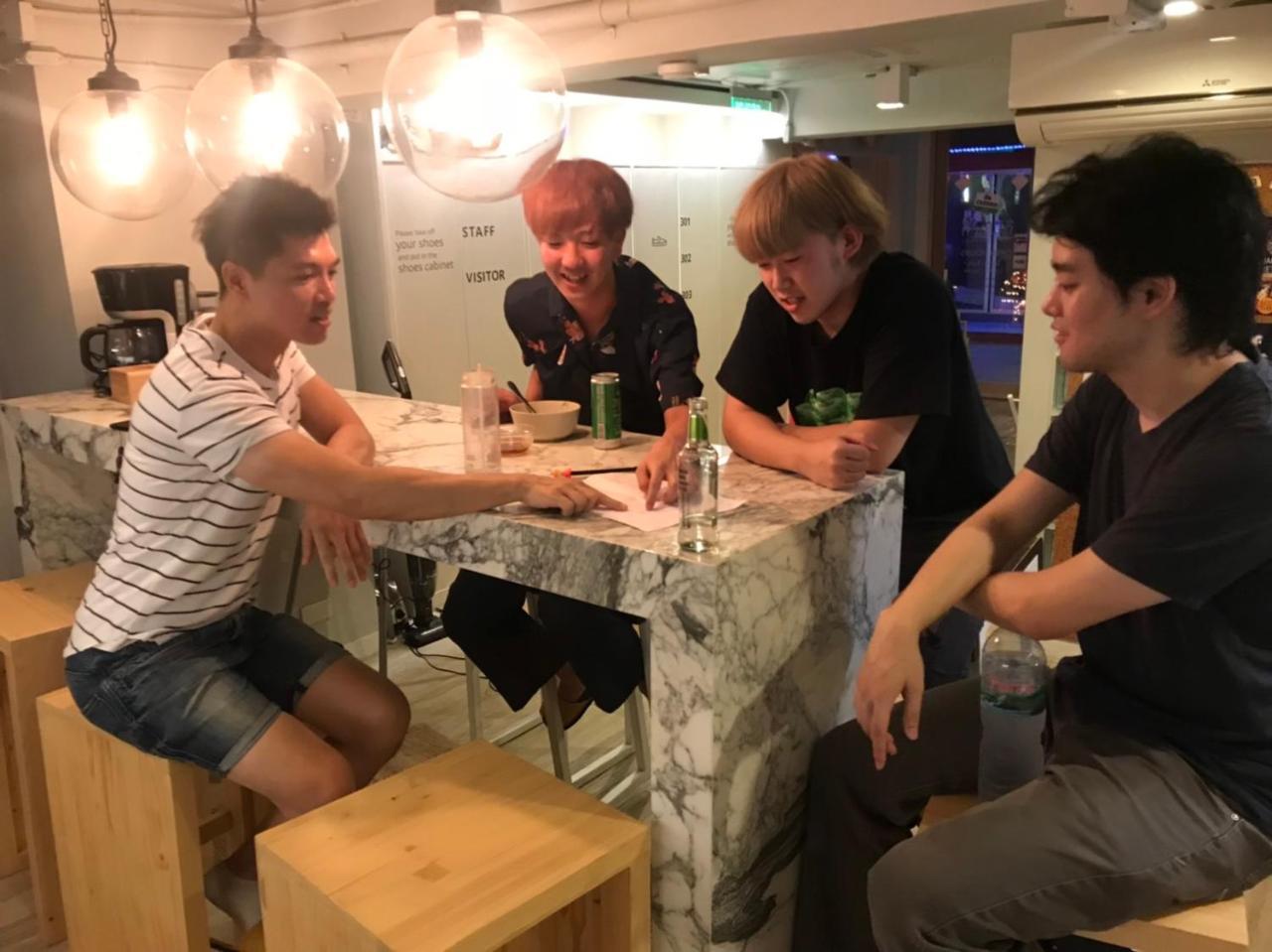 Kinnon Deluxe Hostel Coworking Cafe Бангкок Экстерьер фото